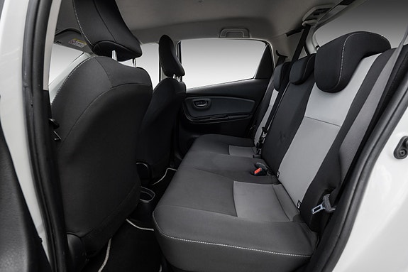Toyota Yaris 25 of 30