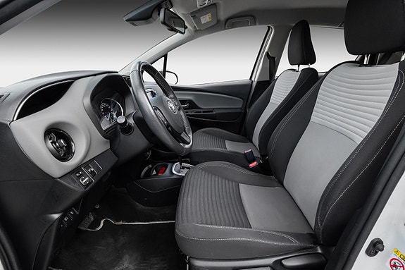 Toyota Yaris 9 of 30
