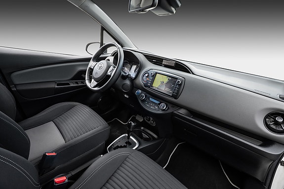 Toyota Yaris 12 of 30
