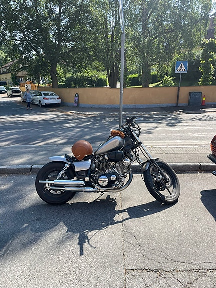 Yamaha XV 750 VIRAGO 2 of 2