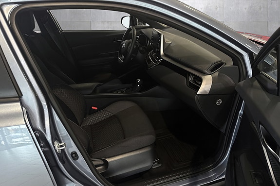 Toyota C-HR 14 of 20