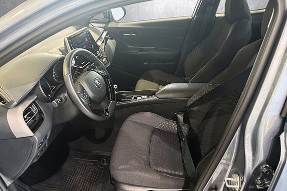Toyota C-HR 10 of 20