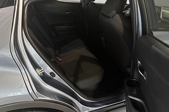 Toyota C-HR 16 of 20