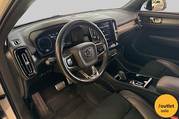 Volvo XC40 13 of 26