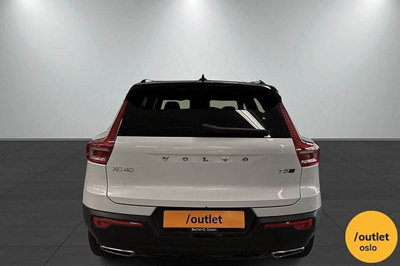 Volvo XC40 4 of 26