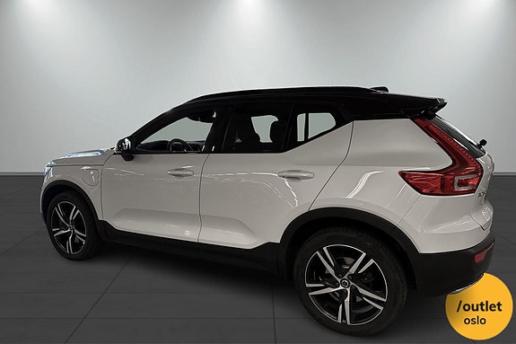 Volvo XC40 3 of 26