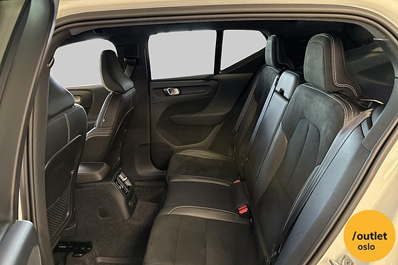 Volvo XC40 11 of 26