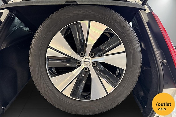 Volvo XC40 6 of 26