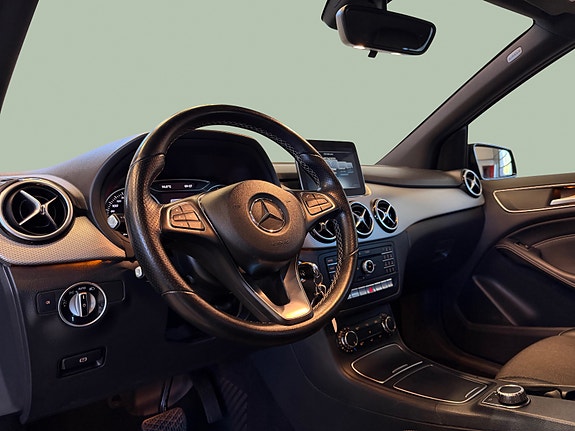 Mercedes-Benz B180 19 of 30