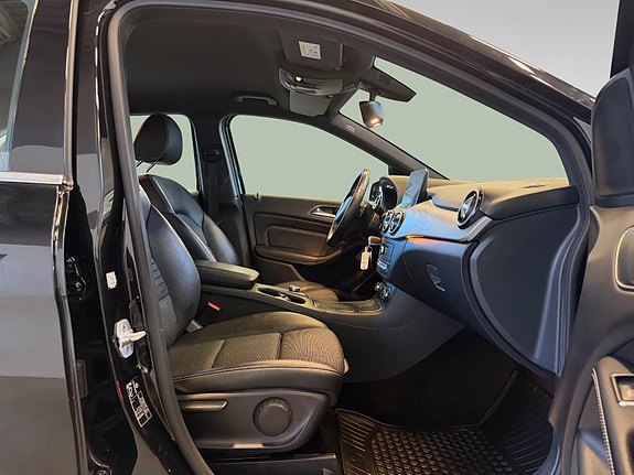 Mercedes-Benz B180 10 of 30