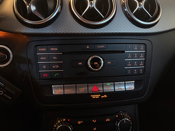 Mercedes-Benz B180 26 of 30