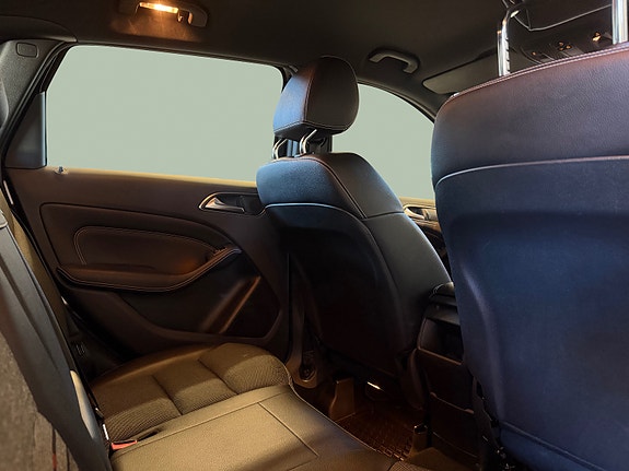 Mercedes-Benz B180 16 of 30