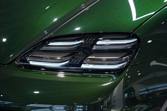 Porsche Macan 11 of 30