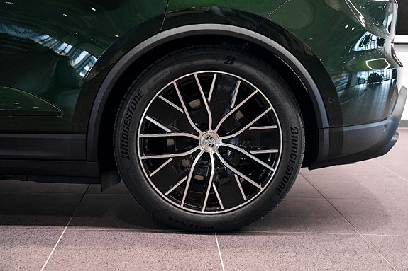 Porsche Macan 15 of 30