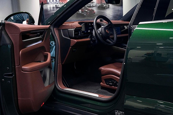 Porsche Macan 12 of 30