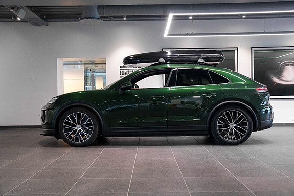 Porsche Macan 2 of 30