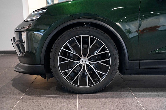 Porsche Macan 14 of 30