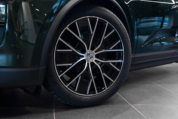 Porsche Macan 13 of 30
