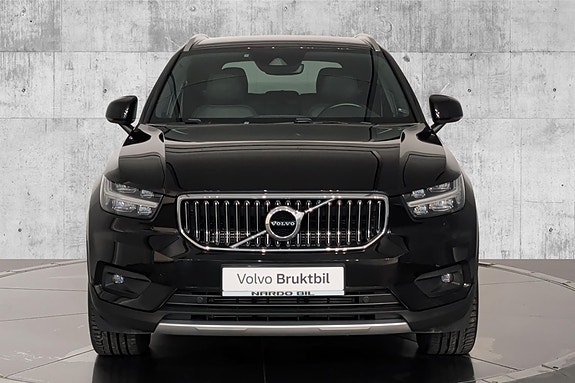 Volvo XC40 2 of 30