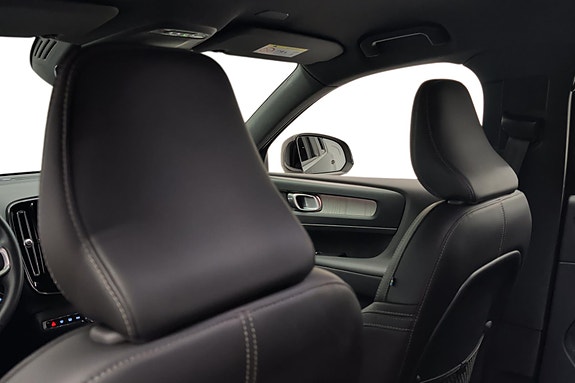 Volvo XC40 21 of 30