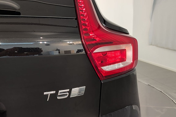 Volvo XC40 10 of 30