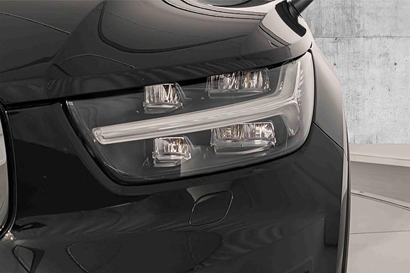Volvo XC40 3 of 30