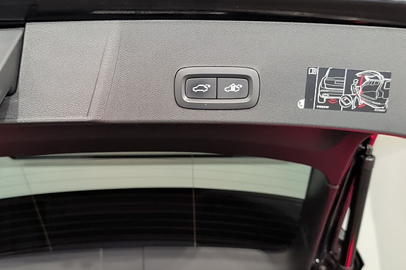 Volvo XC40 12 of 30