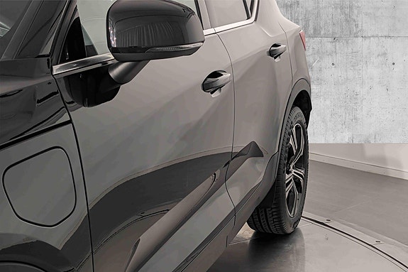 Volvo XC40 4 of 30