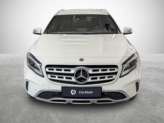 Mercedes-Benz GLA180 8 of 21