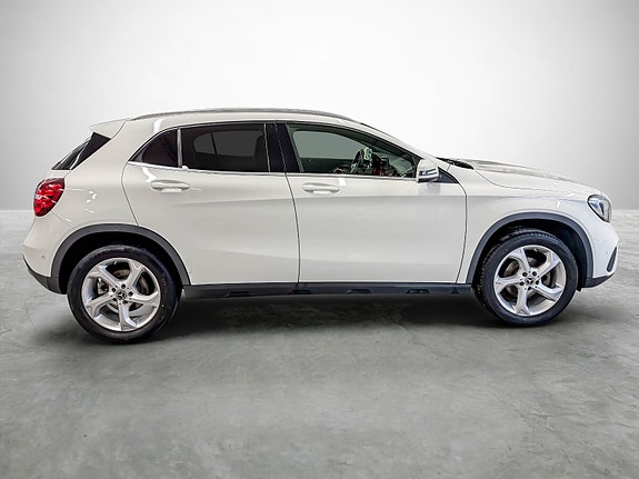 Mercedes-Benz GLA180 6 of 21