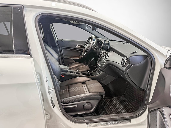 Mercedes-Benz GLA180 14 of 21