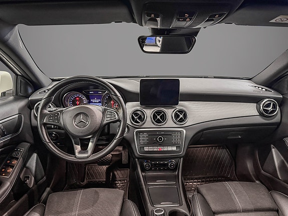 Mercedes-Benz GLA180 11 of 21