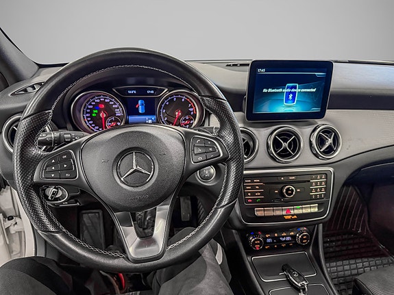 Mercedes-Benz GLA180 12 of 21