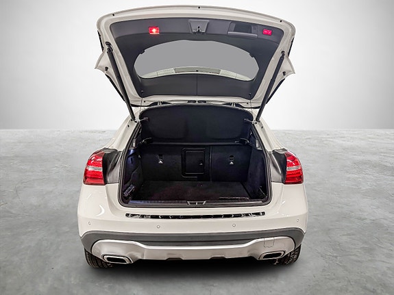 Mercedes-Benz GLA180 18 of 21