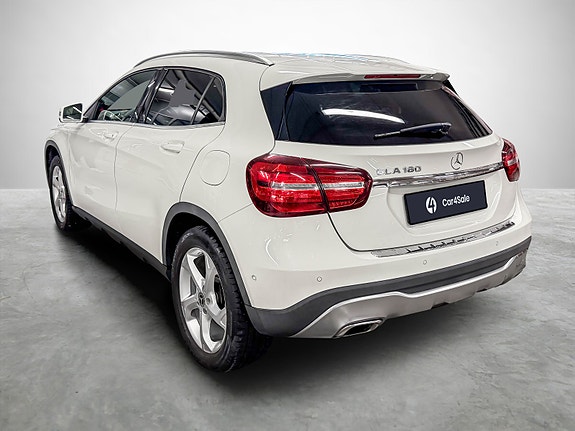 Mercedes-Benz GLA180 4 of 21
