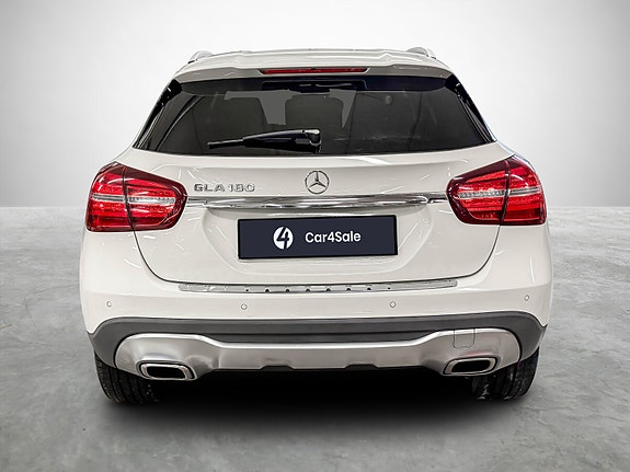 Mercedes-Benz GLA180 3 of 21
