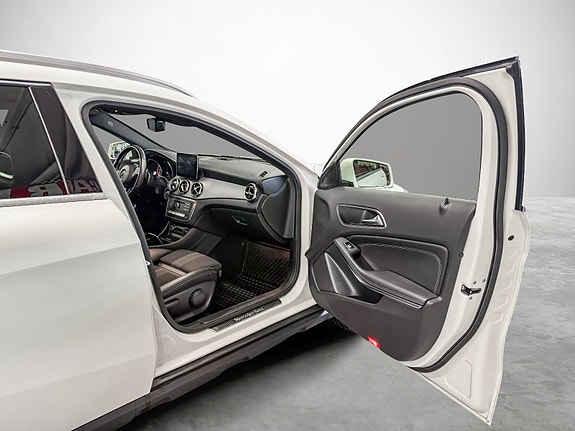 Mercedes-Benz GLA180 15 of 21