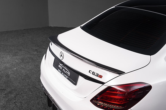 Mercedes-Benz C63 13 of 30