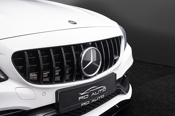 Mercedes-Benz C63 14 of 30