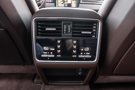 Porsche Cayenne 29 of 30