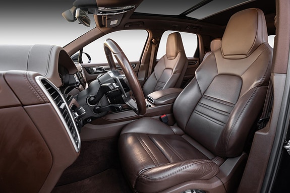 Porsche Cayenne 8 of 30