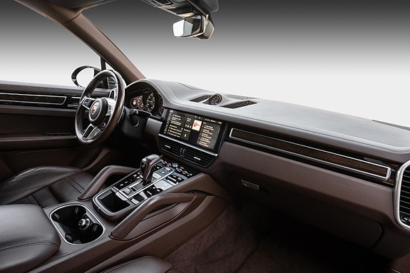 Porsche Cayenne 12 of 30