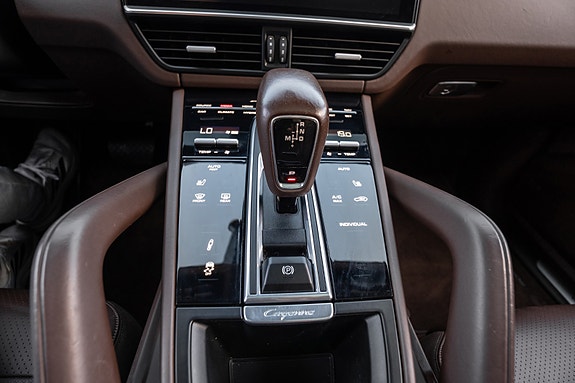 Porsche Cayenne 17 of 30