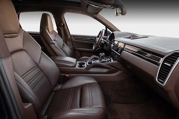Porsche Cayenne 30 of 30