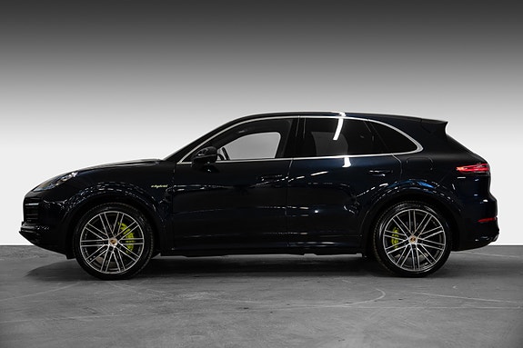 Porsche Cayenne 3 of 30