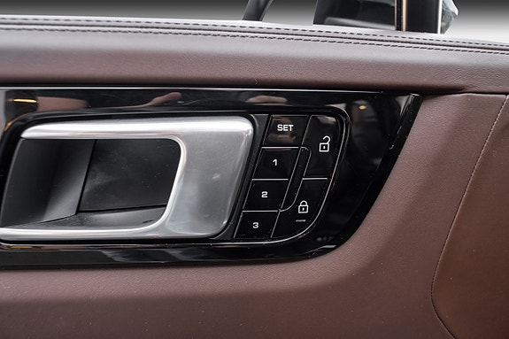 Porsche Cayenne 25 of 30