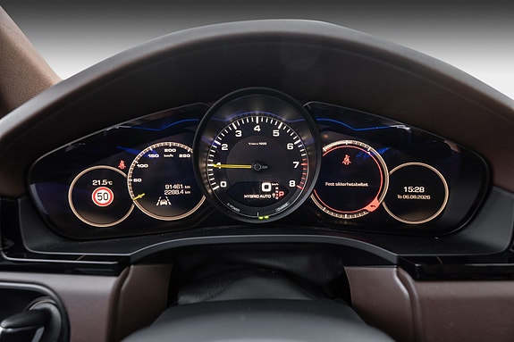 Porsche Cayenne 13 of 30