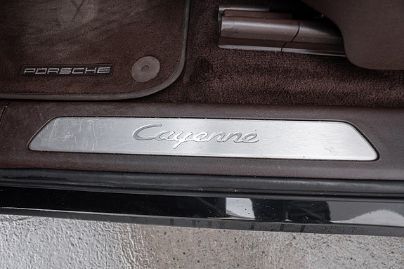 Porsche Cayenne 26 of 30
