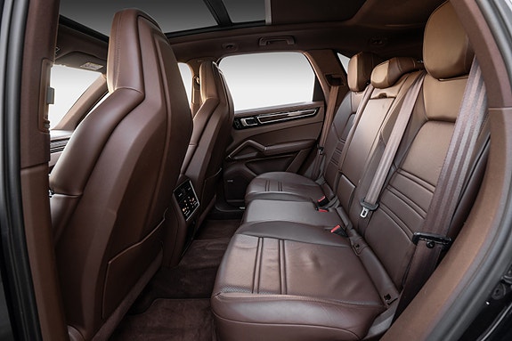 Porsche Cayenne 28 of 30