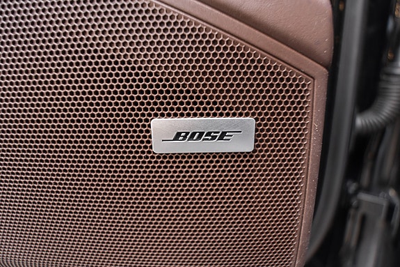 Porsche Cayenne 24 of 30